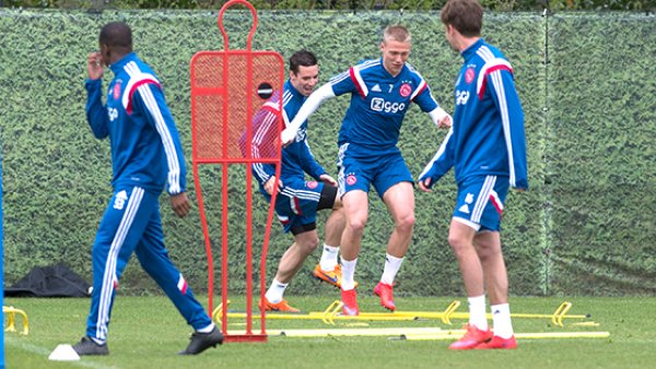 轻人投身于 轻人投身于