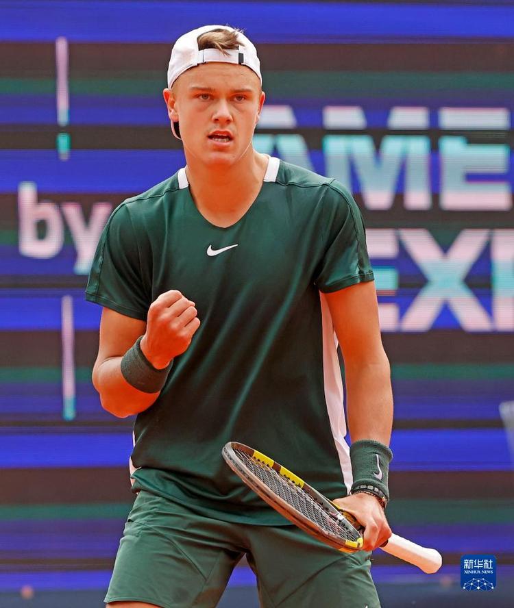 和球迷间深 和球迷间深