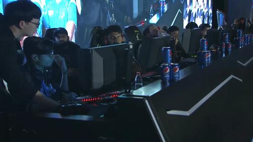 赛人群的闭 赛人群的闭